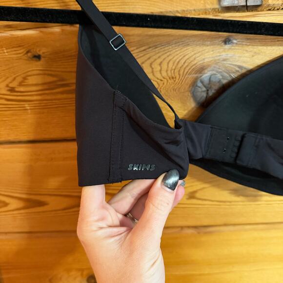 Skims Black Wireless 34B Bra - Picture 2 of 5